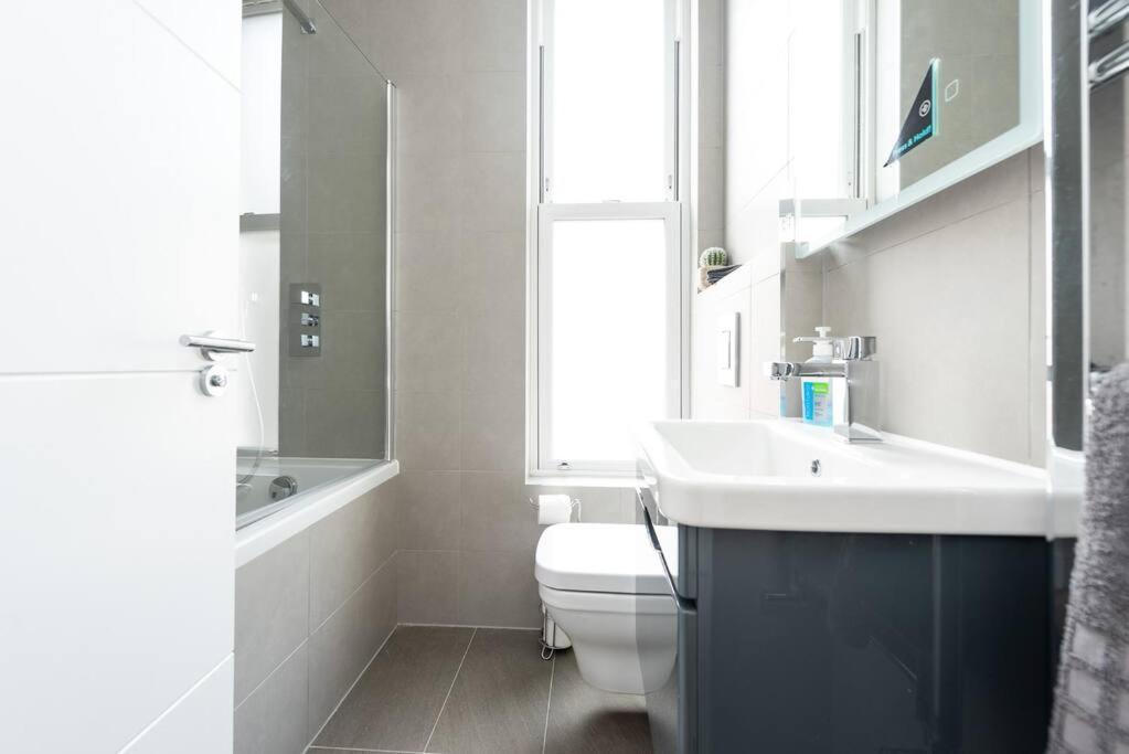 Beautiful Apartment By Hyde Park Ss2 Londra Esterno foto